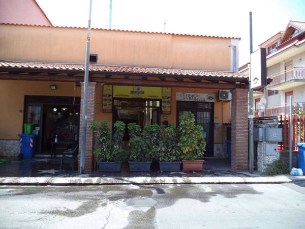 negozio in vendita ad Aci Sant'Antonio