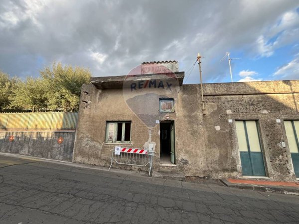 casa indipendente in vendita ad Aci Sant'Antonio in zona Lavinaio