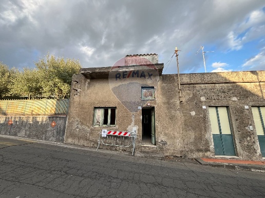 casa indipendente in vendita ad Aci Sant'Antonio in zona Lavinaio