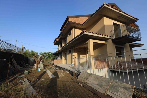 casa indipendente in vendita ad Aci Sant'Antonio