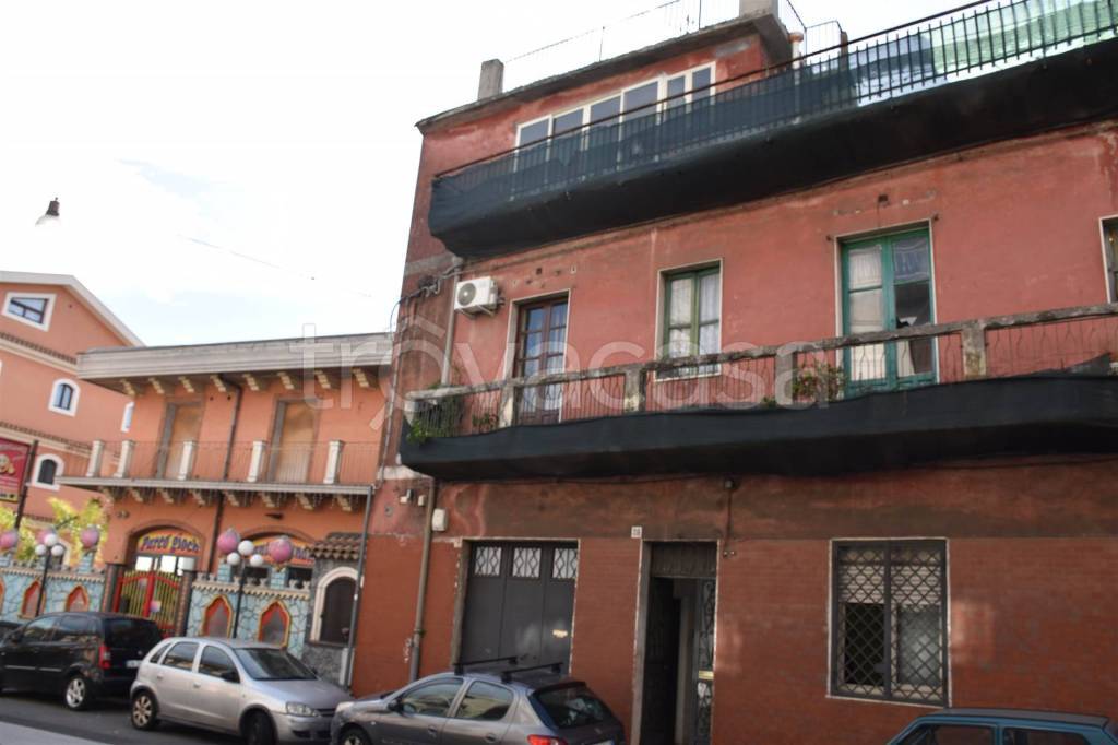 appartamento in vendita ad Aci Sant'Antonio in zona Lavina