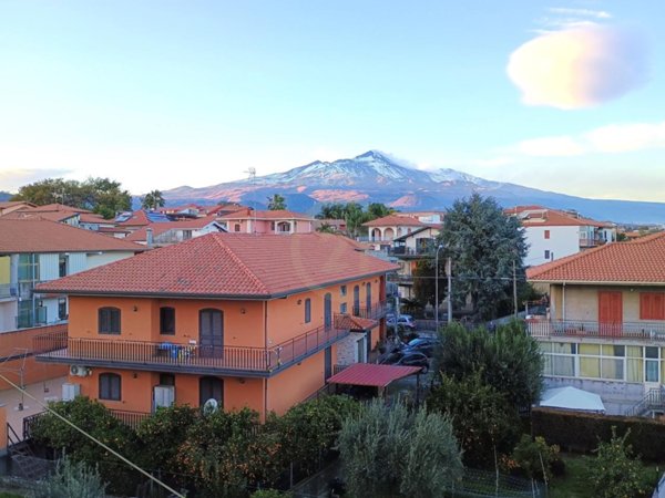 appartamento in vendita ad Aci Sant'Antonio