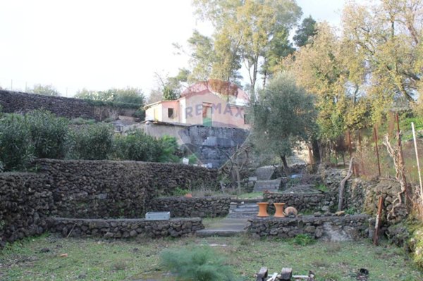 casa indipendente in vendita ad Aci Sant'Antonio