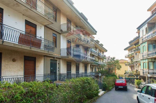 appartamento in vendita ad Aci Sant'Antonio