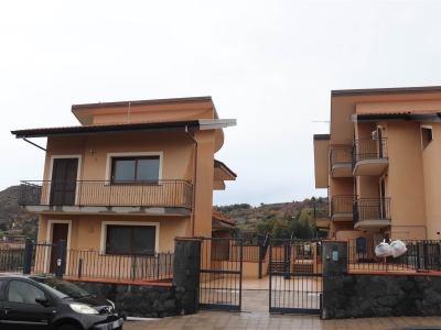 casa indipendente in vendita ad Aci Sant'Antonio