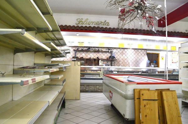 negozio in vendita ad Aci Sant'Antonio