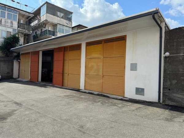 locale di sgombero in vendita ad Aci Sant'Antonio