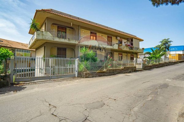 appartamento in vendita ad Aci Sant'Antonio