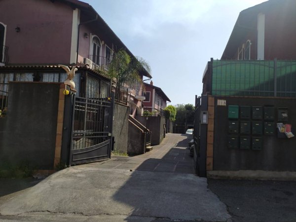 casa indipendente in vendita ad Aci Sant'Antonio in zona Lavinaio