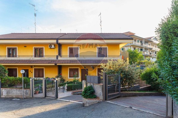 appartamento in vendita ad Aci Sant'Antonio