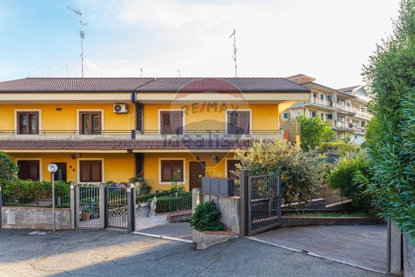 appartamento in vendita ad Aci Sant'Antonio