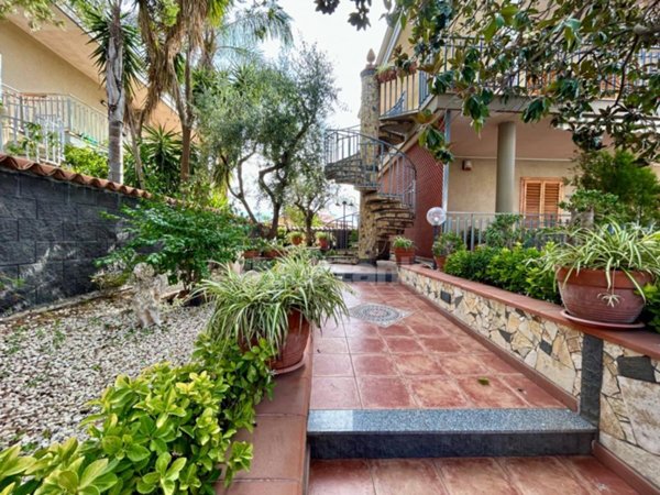 casa indipendente in vendita ad Aci Sant'Antonio