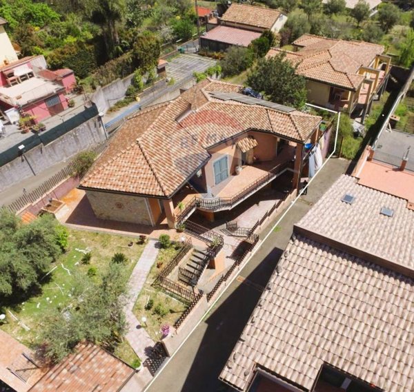 casa indipendente in vendita ad Aci Sant'Antonio in zona Lavinaio