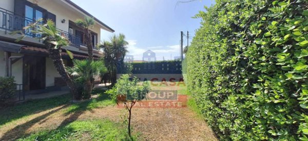 casa indipendente in vendita ad Aci Sant'Antonio