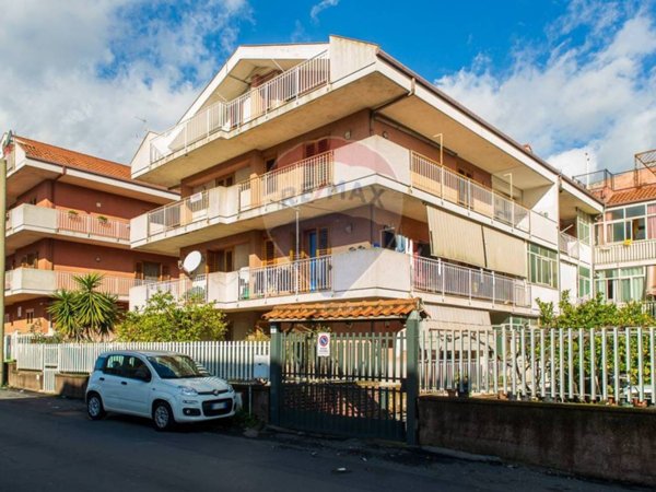 appartamento in vendita ad Aci Sant'Antonio