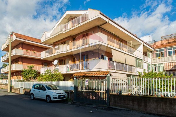 appartamento in vendita ad Aci Sant'Antonio