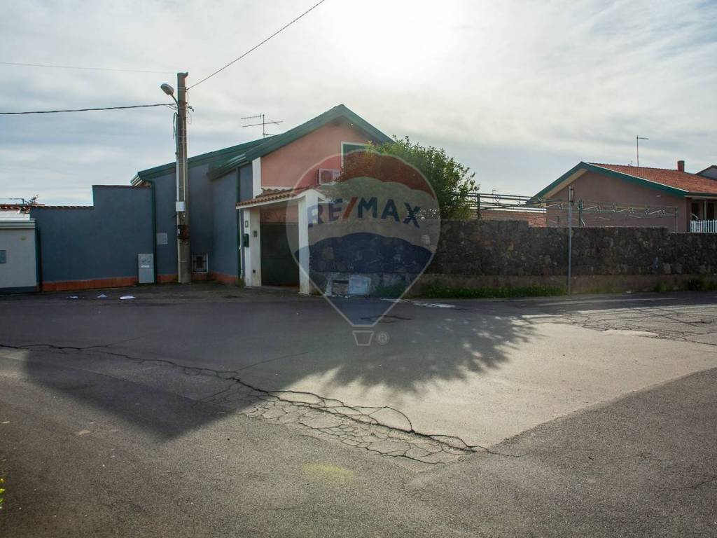 casa indipendente in vendita ad Aci Sant'Antonio