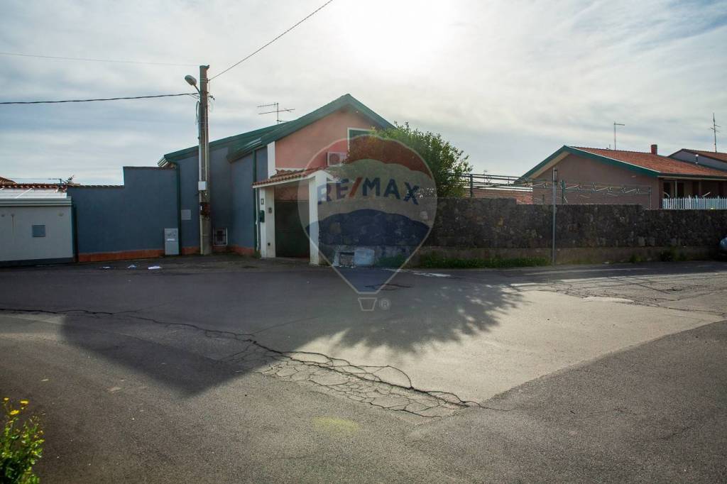 casa indipendente in vendita ad Aci Sant'Antonio