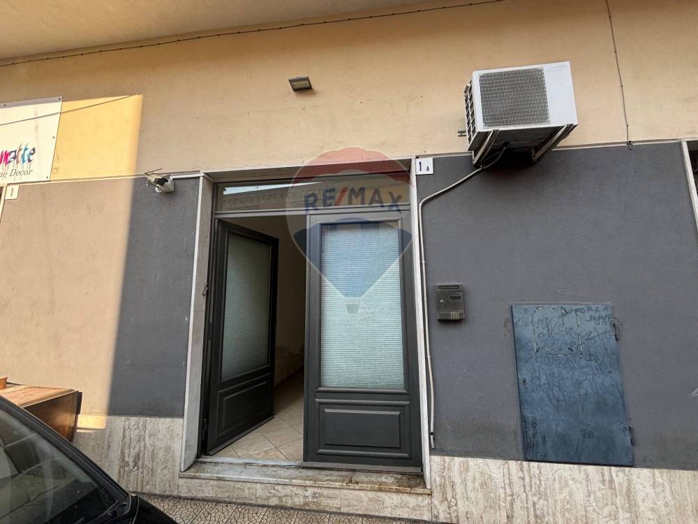negozio in vendita ad Aci Sant'Antonio