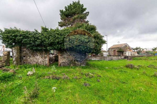 terreno agricolo in vendita ad Aci Sant'Antonio