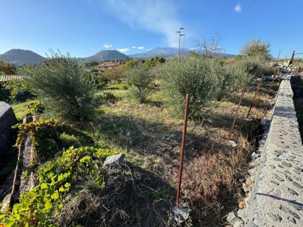 appartamento in vendita ad Aci Sant'Antonio in zona Lavinaio