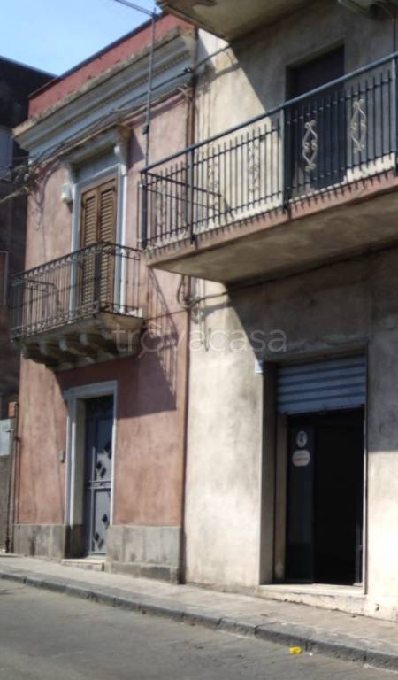 appartamento in vendita ad Aci Sant'Antonio