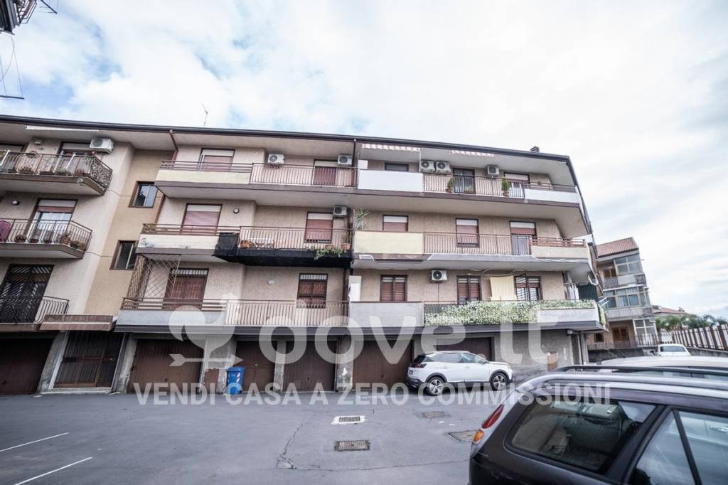 appartamento in vendita ad Aci Sant'Antonio