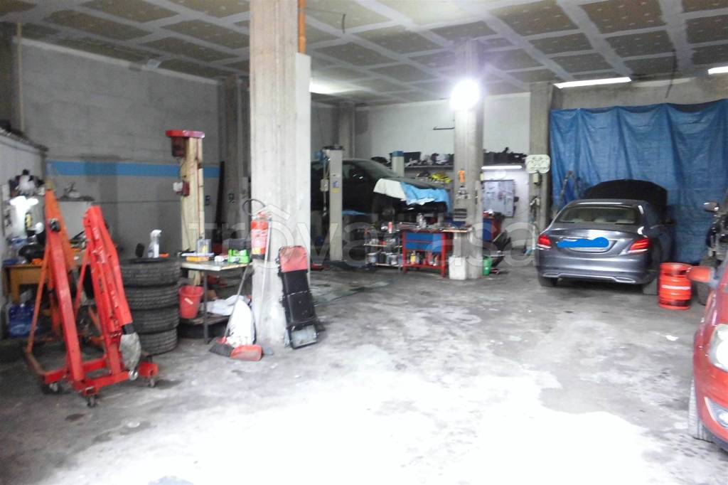 negozio in vendita ad Aci Sant'Antonio