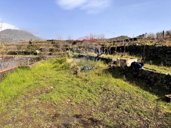 terreno agricolo in vendita ad Aci Sant'Antonio