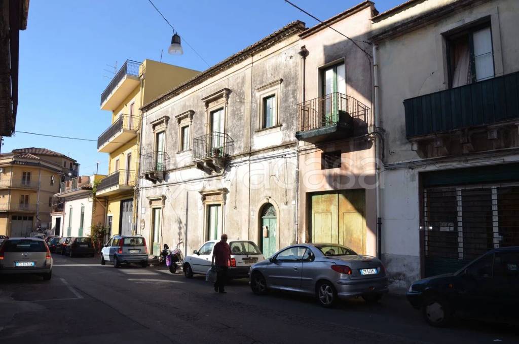 casa indipendente in vendita ad Aci Sant'Antonio