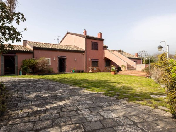 casa indipendente in vendita ad Aci Sant'Antonio