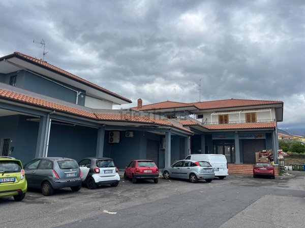 appartamento in vendita ad Aci Sant'Antonio in zona Lavinaio