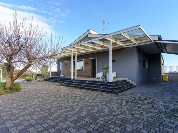 casa indipendente in vendita ad Aci Sant'Antonio