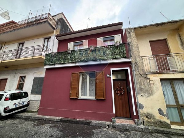 appartamento in vendita ad Aci Sant'Antonio