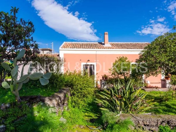 casa indipendente in vendita ad Aci Sant'Antonio