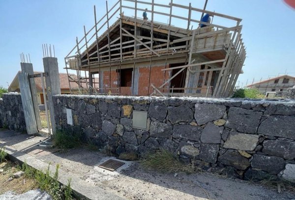 casa indipendente in vendita ad Aci Sant'Antonio in zona Lavinaio