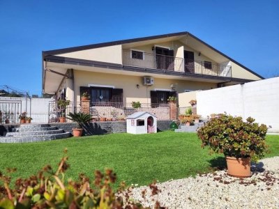 casa indipendente in vendita ad Aci Sant'Antonio