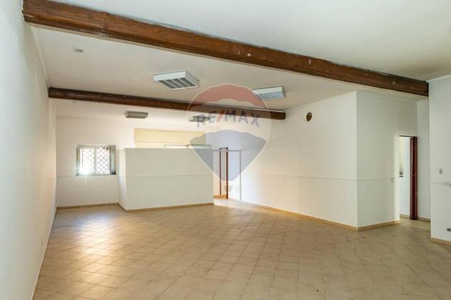 locale commerciale in vendita ad Aci Sant'Antonio
