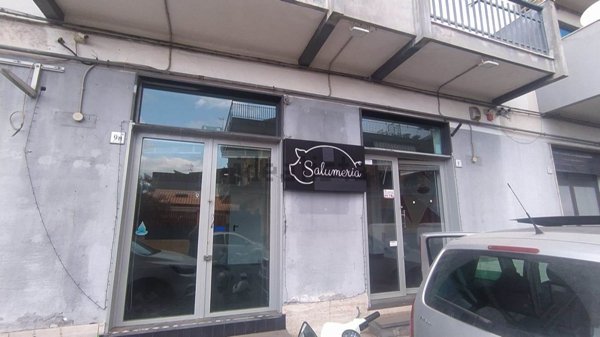 negozio in vendita ad Aci Sant'Antonio