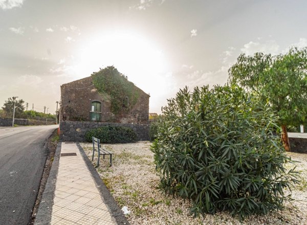 casa indipendente in vendita ad Aci Sant'Antonio