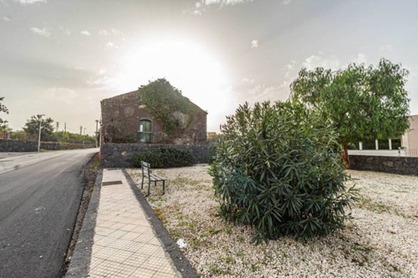 casa indipendente in vendita ad Aci Sant'Antonio