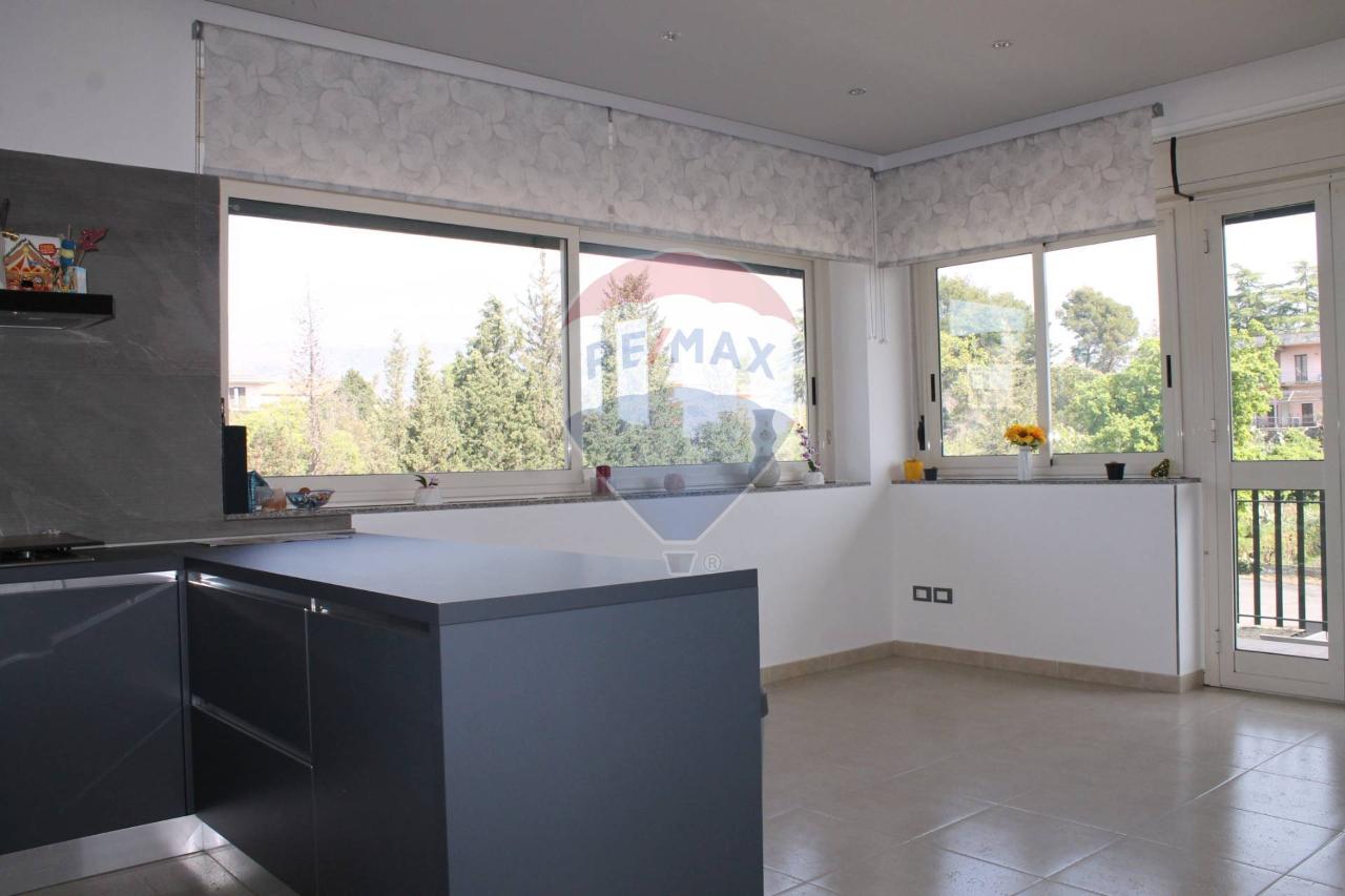 appartamento in vendita ad Aci Sant'Antonio
