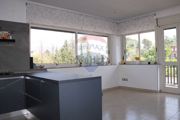 appartamento in vendita ad Aci Sant'Antonio