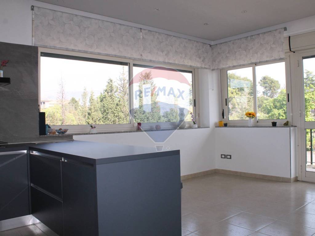 appartamento in vendita ad Aci Sant'Antonio