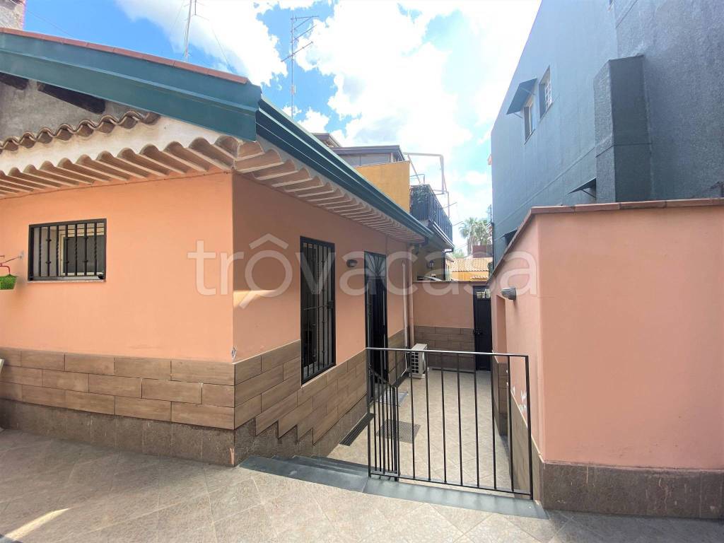 casa indipendente in vendita ad Aci Sant'Antonio