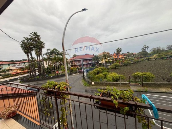 appartamento in vendita ad Aci Sant'Antonio
