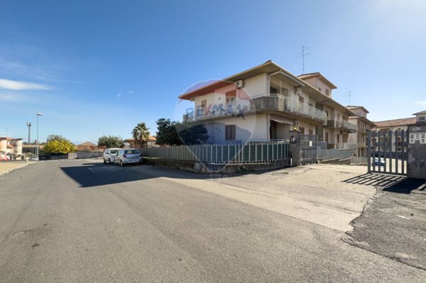 appartamento in vendita ad Aci Sant'Antonio