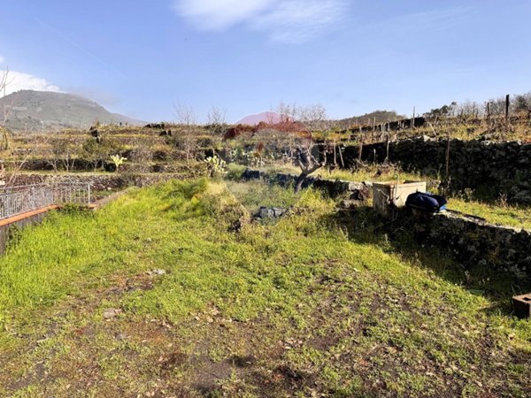 casa indipendente in vendita ad Aci Sant'Antonio