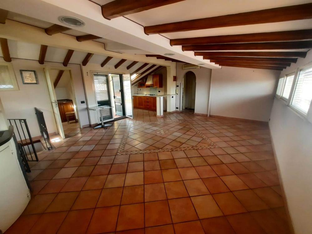 appartamento in vendita ad Aci Sant'Antonio