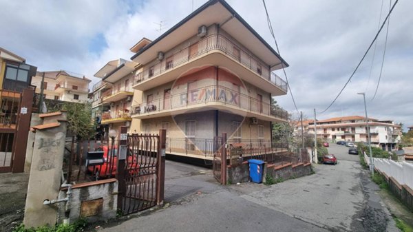 appartamento in vendita ad Aci Sant'Antonio